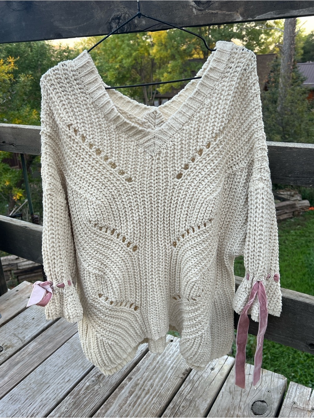 Pol Oversized Cozy V-Neck Chunky Knit Sweater with Pink Velvet Ribbon Ties Smál